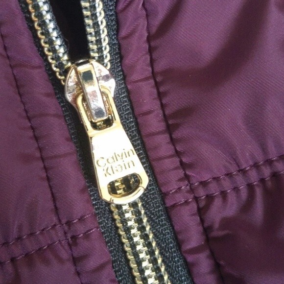 Calvin Klein Performance purple wind resistant puffer vest, black accents S - Picture 9 of 10